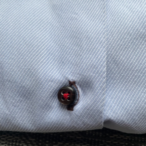 Blouse with graphic accents at collar and cuffs - Picture 7 of 7